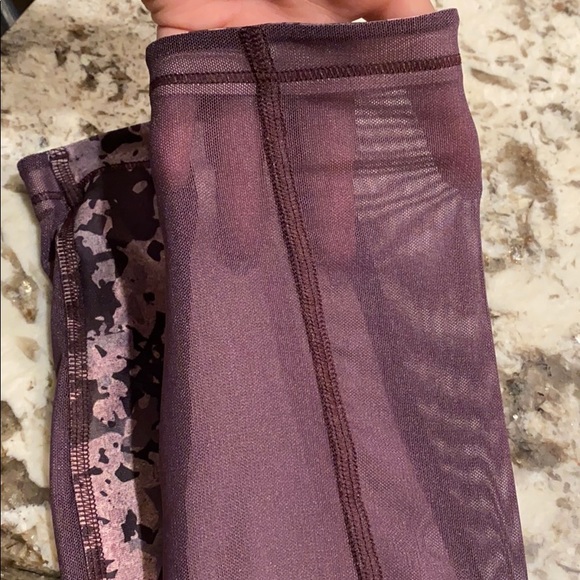 Under Armour : Camo Workout Pants - Picture 4 of 10